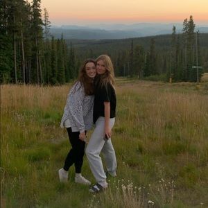 Meet your Posher, Danielle